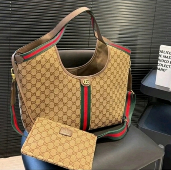 Gucci Giglio Handbag And Pouch - Picture 12 of 13